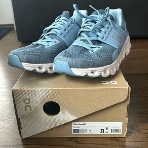 On Cloud women’s sneakers size 8